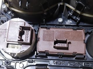 bontott VW TOUAREG Középkonzol Keret