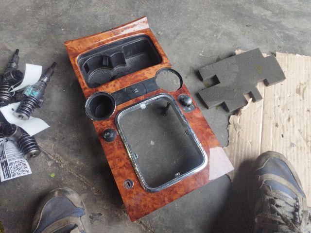 bontott VW TOUAREG Középkonzol Keret