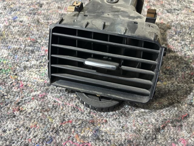 bontott VW TOUAREG Középső Jobb Szellőző
