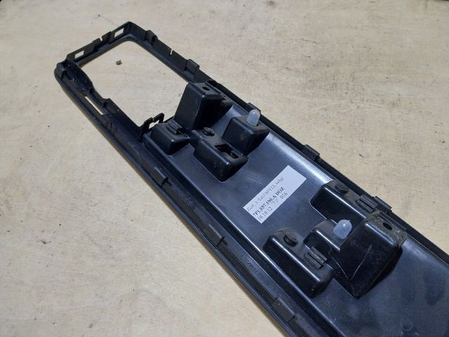 bontott VW TOUAREG Középső Műszerfal Díszléc