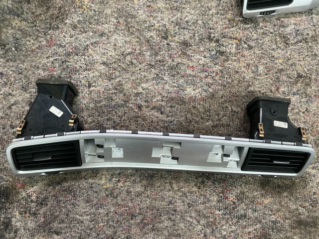 bontott VW TOUAREG Középső Műszerfal Díszléc