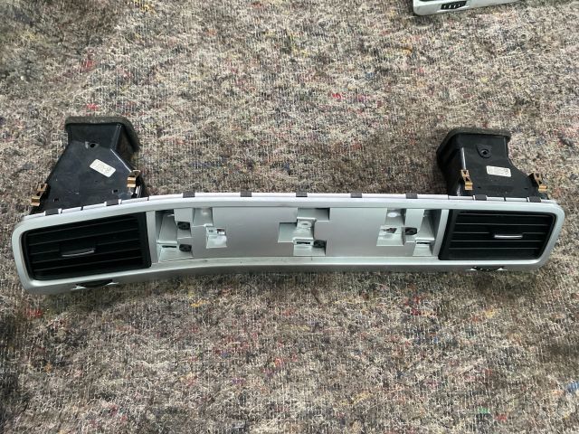 bontott VW TOUAREG Középső Műszerfal Díszléc