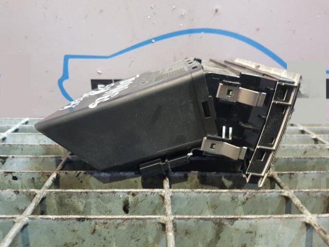 bontott VW TOUAREG Középső Szellőző