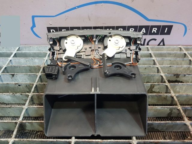 bontott VW TOUAREG Középső Szellőző