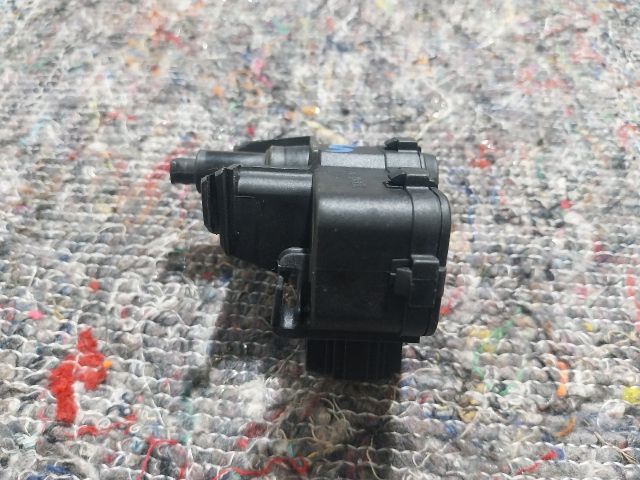 bontott VW TOUAREG Központizár Motor Tankajtó