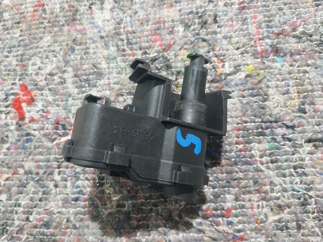 bontott VW TOUAREG Központizár Motor Tankajtó