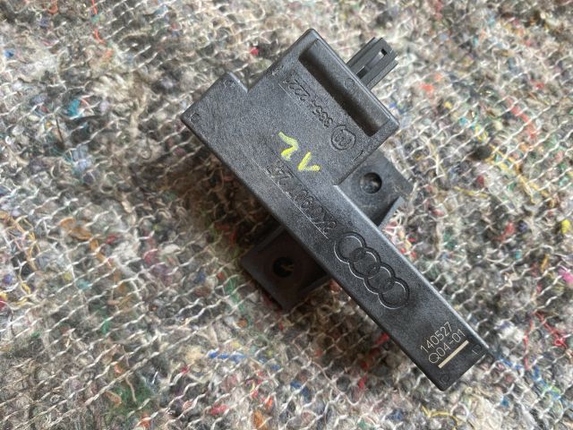 bontott VW TOUAREG Kulcs Nélküli Nyitás Jeladó