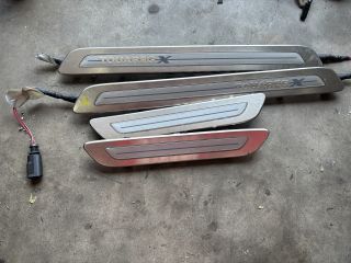 bontott VW TOUAREG Küszöb Díszléc Szett