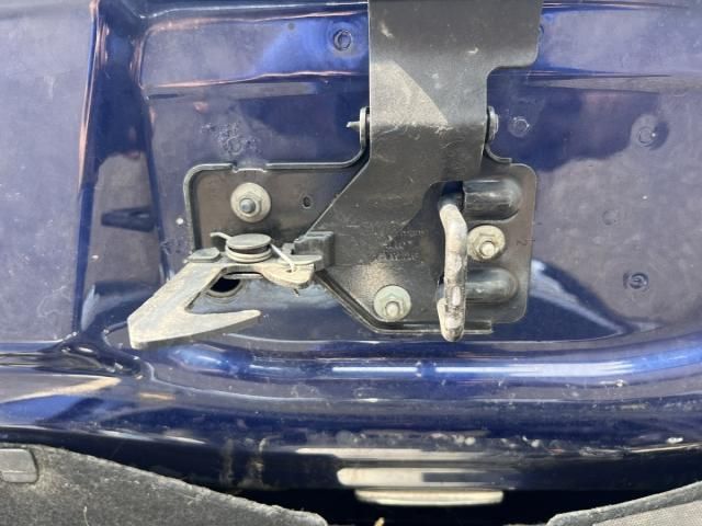 bontott VW TOUAREG Motorháztető Biztonsági Kampó