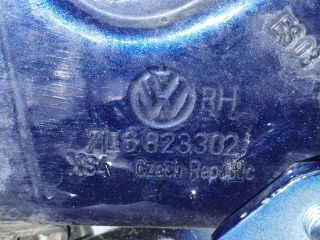 bontott VW TOUAREG Motorháztető Jobb Zsanér