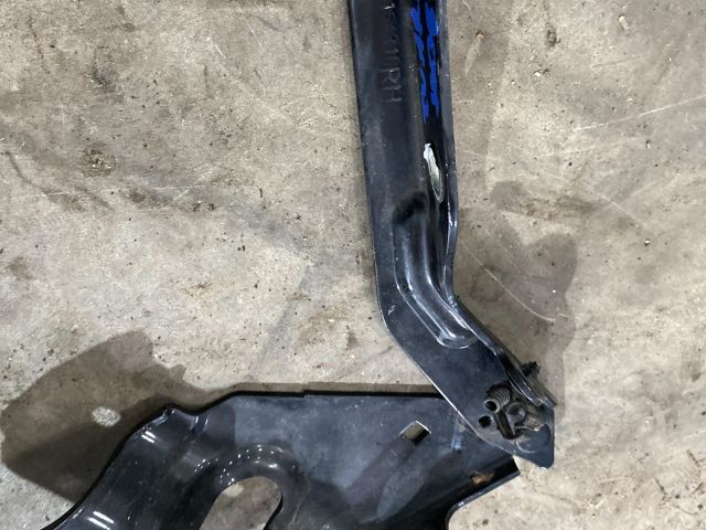 bontott VW TOUAREG Motorháztető Jobb Zsanér