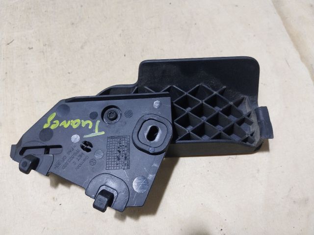 bontott VW TOUAREG Motorháztető Nyitó Kar / Gomb