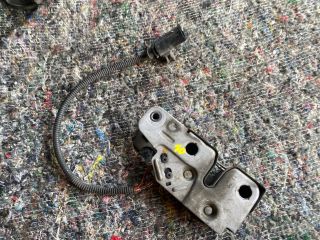 bontott VW TOUAREG Motorháztető Zárszerkezet