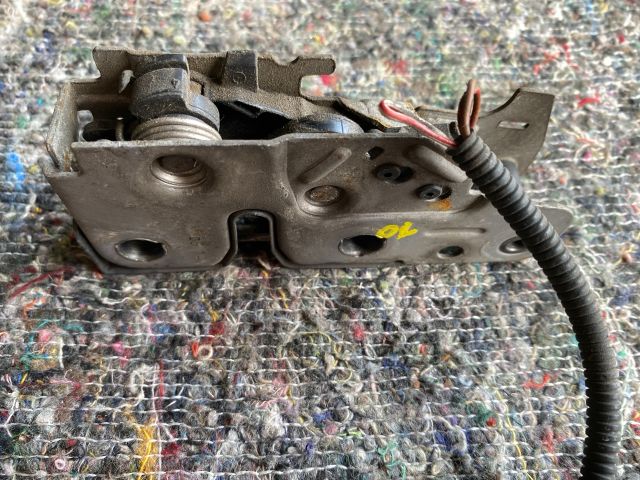 bontott VW TOUAREG Motorháztető Zárszerkezet