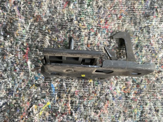 bontott VW TOUAREG Motorháztető Zárszerkezet