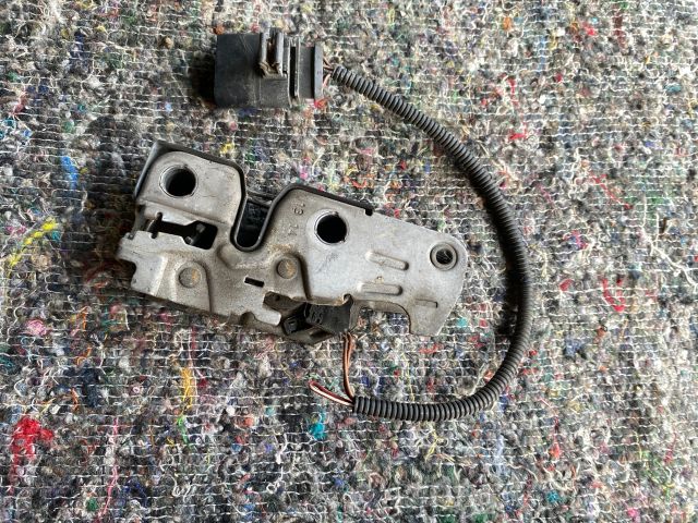 bontott VW TOUAREG Motorháztető Zárszerkezet