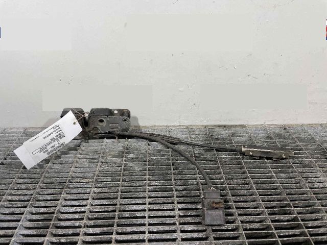 bontott VW TOUAREG Motorháztető Zárszerkezet