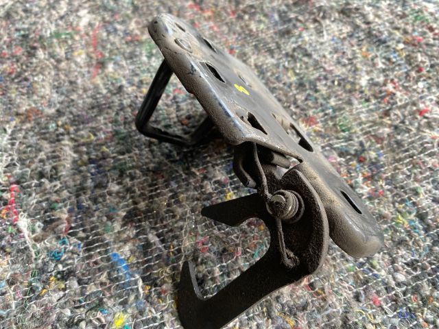 bontott VW TOUAREG Motorháztető Zárszerkezet