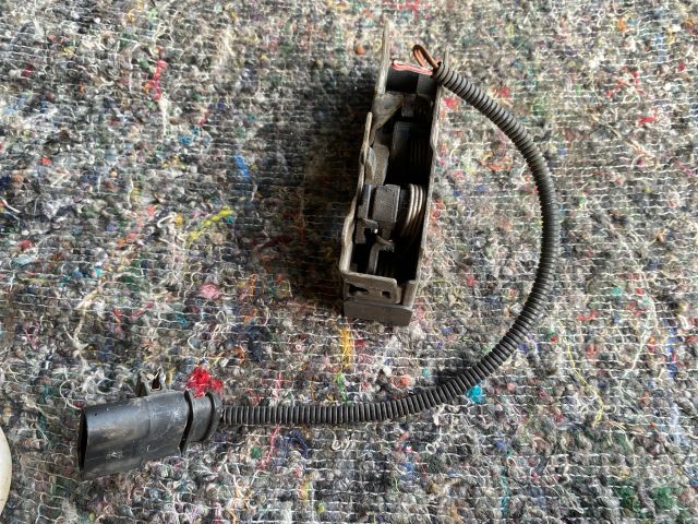 bontott VW TOUAREG Motorháztető Zárszerkezet