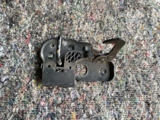 bontott VW TOUAREG Motorháztető Zárszerkezet