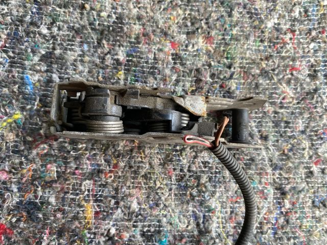 bontott VW TOUAREG Motorháztető Zárszerkezet