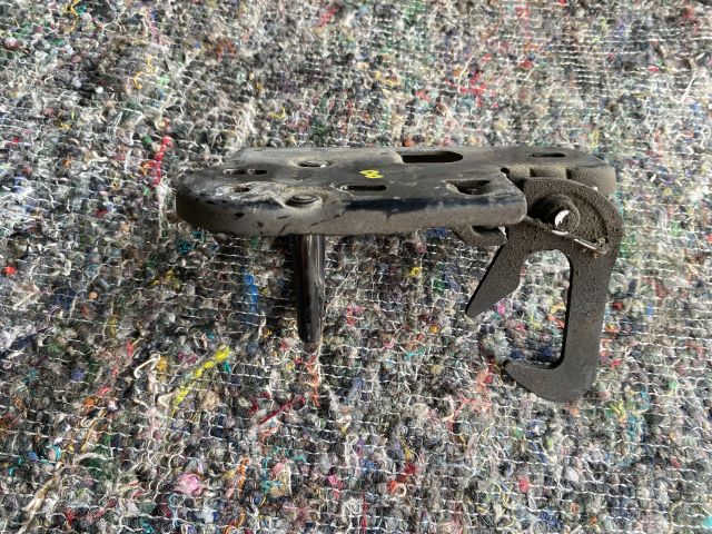 bontott VW TOUAREG Motorháztető Zárszerkezet