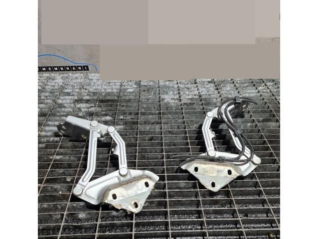 bontott VW TOUAREG Motorháztető Zsanér Pár