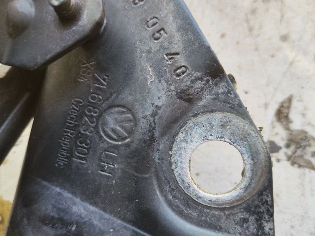 bontott VW TOUAREG Motorháztető Zsanér Pár