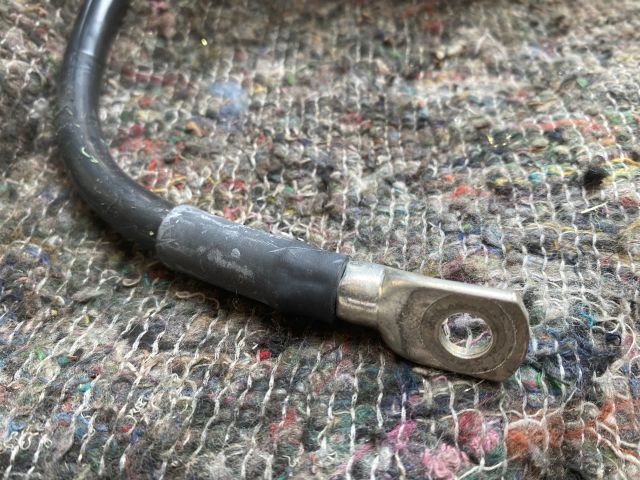 bontott VW TOUAREG Negatív Kábel