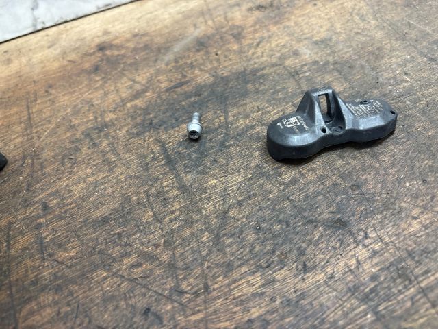 bontott VW TOUAREG Okos Kerékszelep