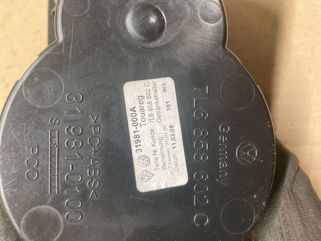 bontott VW TOUAREG Pohártartó