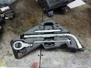 bontott VW TOUAREG Pótkerék Szerszámtartó