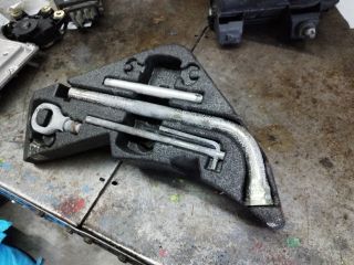 bontott VW TOUAREG Pótkerék Szerszámtartó