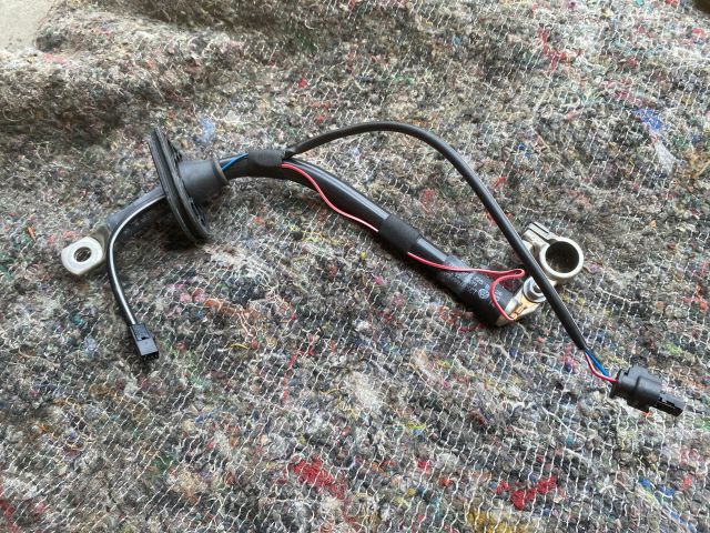 bontott VW TOUAREG Pozitív Kábel