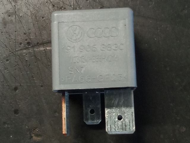 bontott VW TOUAREG Relé