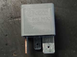 bontott VW TOUAREG Relé