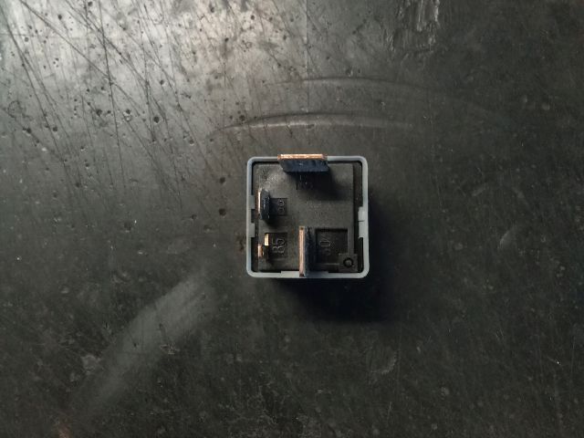 bontott VW TOUAREG Relé