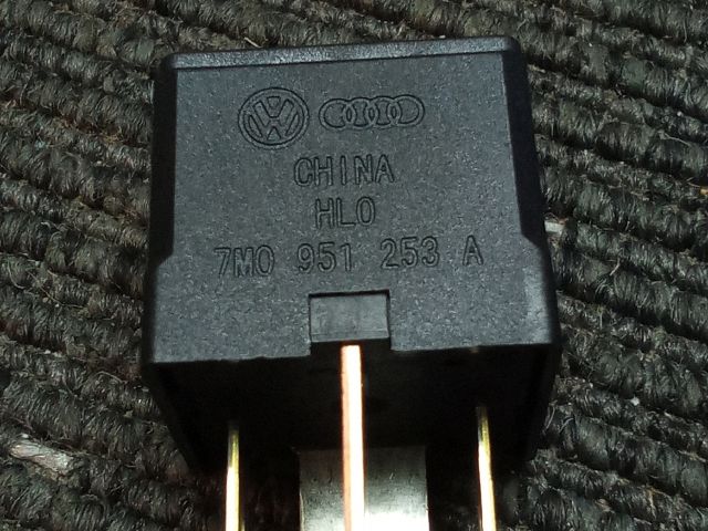 bontott VW TOUAREG Relé