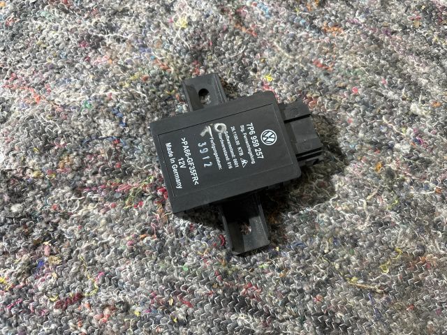 bontott VW TOUAREG Relé