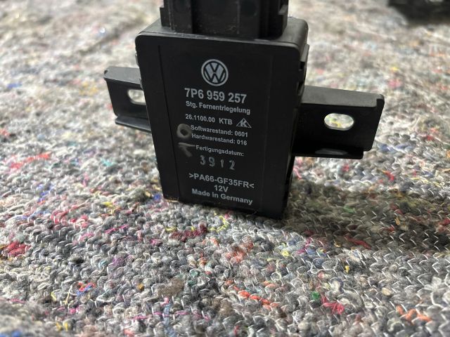 bontott VW TOUAREG Relé