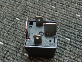 bontott VW TOUAREG Relé