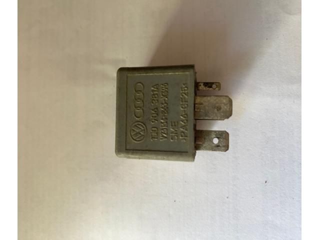 bontott VW TOUAREG Relé