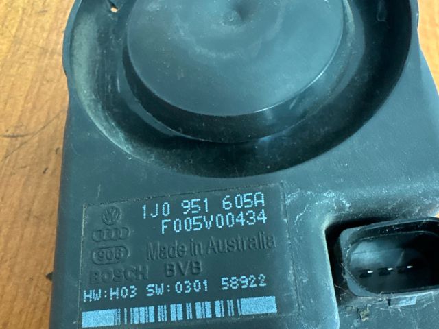 bontott VW TOUAREG Riasztó Hangszóró