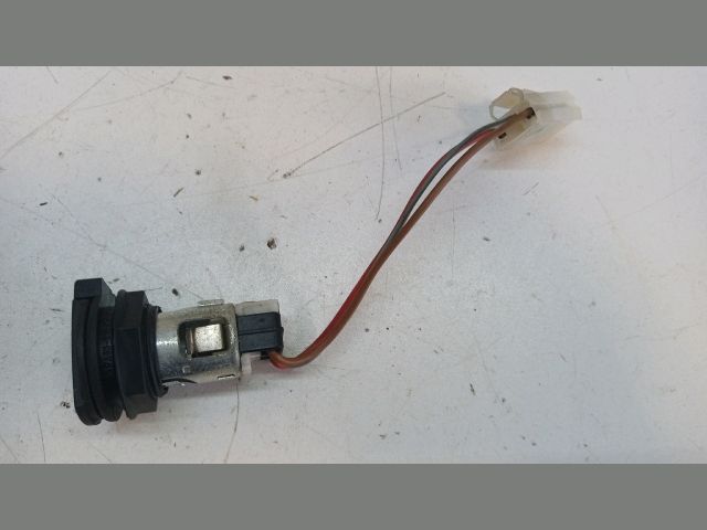 bontott VW TOUAREG Szivargyújtó Aljzat