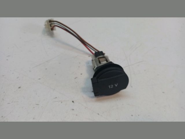 bontott VW TOUAREG Szivargyújtó Aljzat