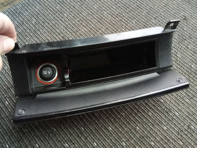 bontott VW TOUAREG Szivargyújtó Aljzat