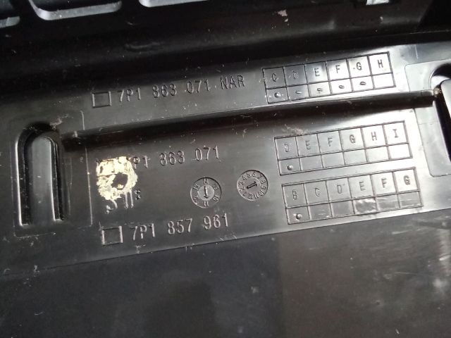 bontott VW TOUAREG Szivargyújtó Aljzat