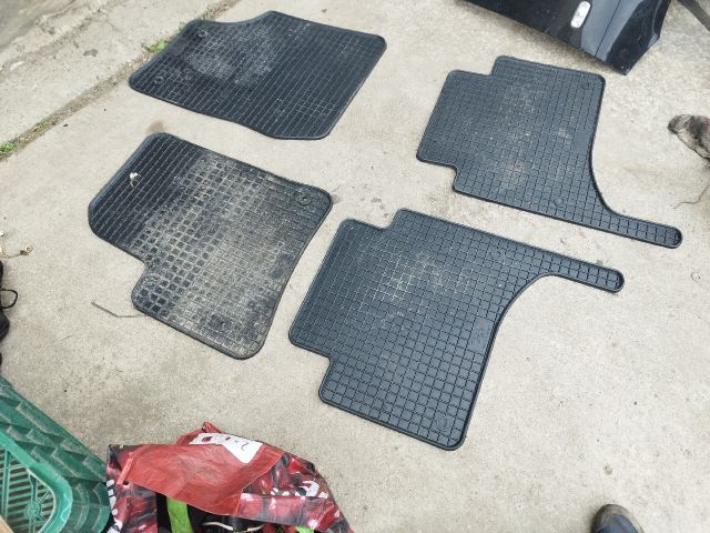 bontott VW TOUAREG Szőnyeg Szett