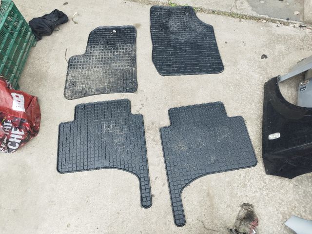 bontott VW TOUAREG Szőnyeg Szett