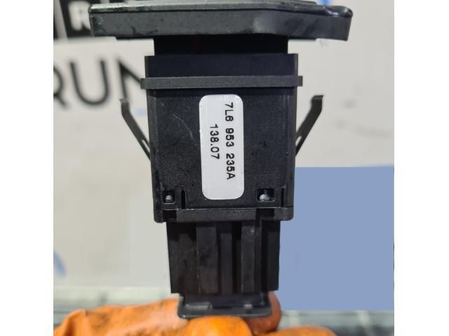 bontott VW TOUAREG Vészvillogó Kapcsoló